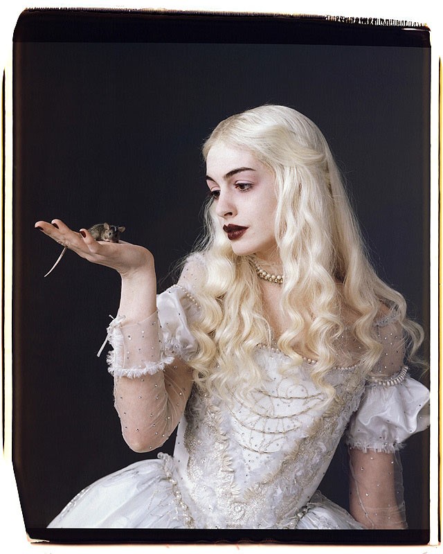 alice-in-wonderland-white-quee