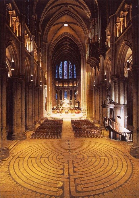 filip-chartres_innen