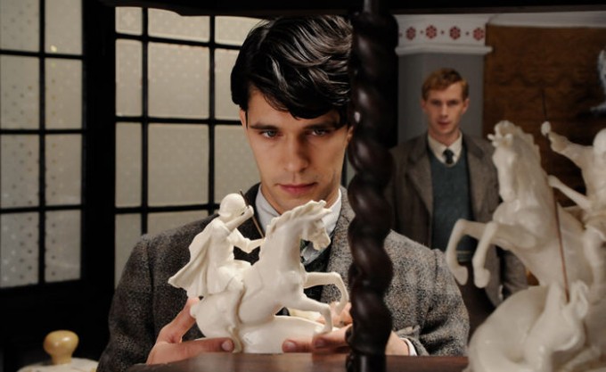 5454525-ben-whishaw-atlas-mrak